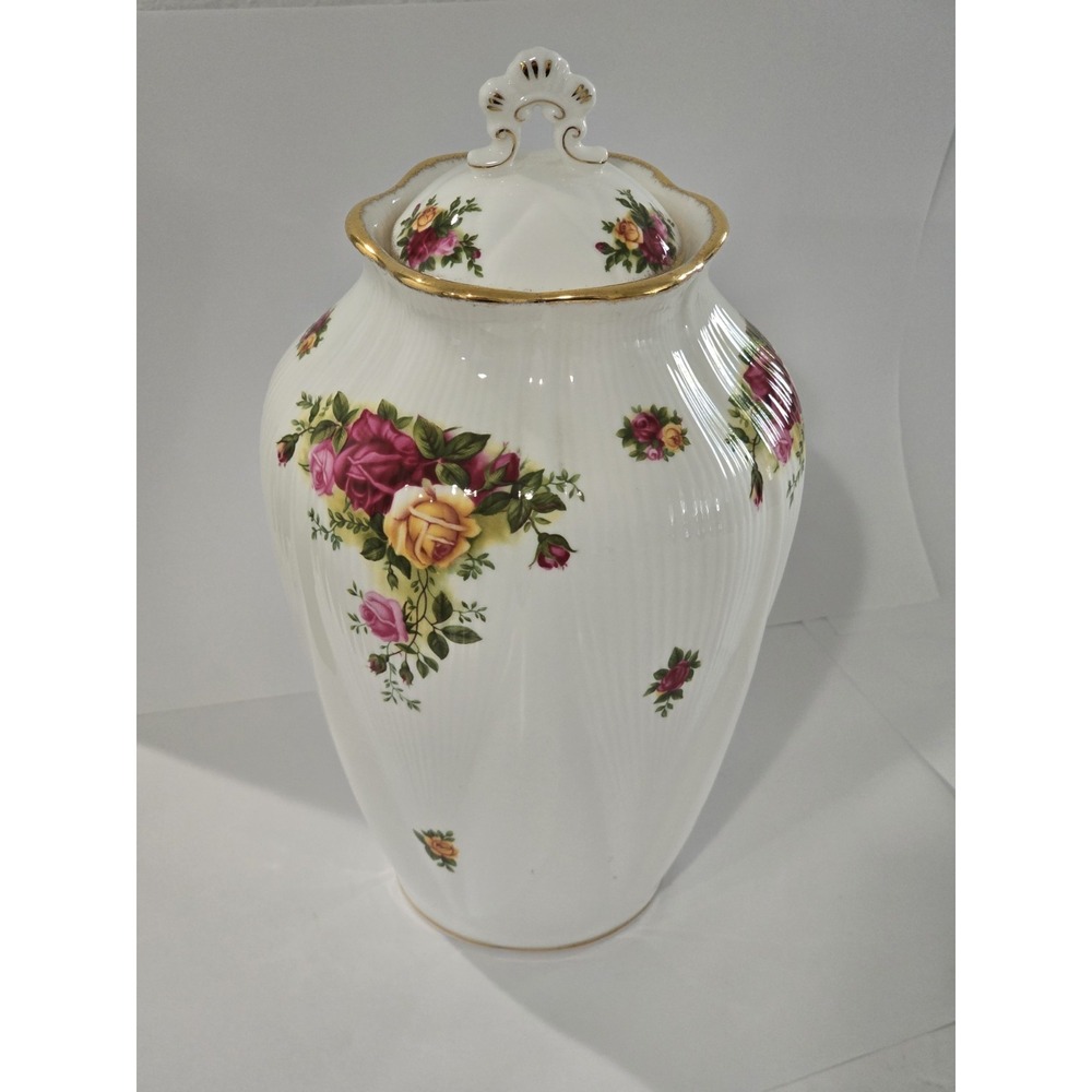 Royal Albert Old Country Roses Chelsea‎ Vase With Lid